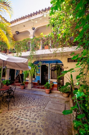 Garden - Hotel Doña Maria (Antigua Guatemala)