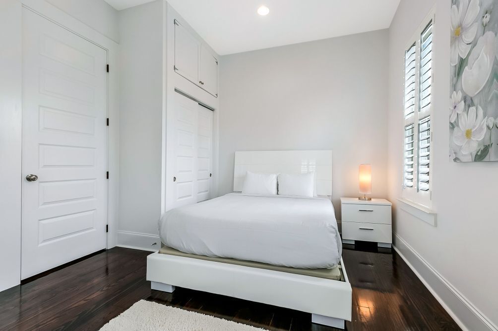 3 bedrooms, iron/ironing board, bed sheets