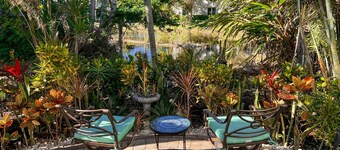 5-8 MINUTE WALK TO BEACHES, DINING & SHOPPING! RARE PRIVATE PATIO & LAKE VIEW!