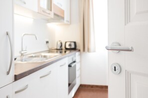 Kühlschrank, Mikrowelle, Ofen, Geschirrspüler