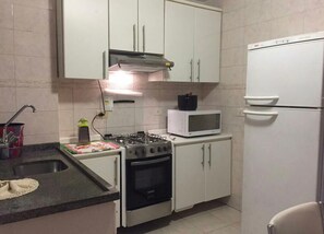 Frigorífic, microones, forn i placa de cuina 