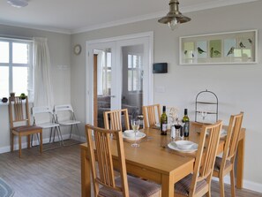 Dining - 3 bedroom accommodation in South Ronaldsay, near St Margaret&rsquo;s Hope (South Ronaldsay, near St Margaret&rsquo;s Hope)