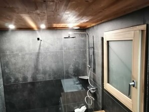 Shower, hair dryer, towels - Comfortable chalet in the mountains, close to Geneva and the Lake Geneva  (Bogève)