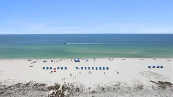 Di pantai