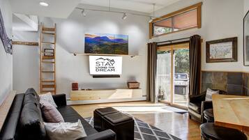 Fernseher, BĂŒcher, Musikbibliothek, Videothek