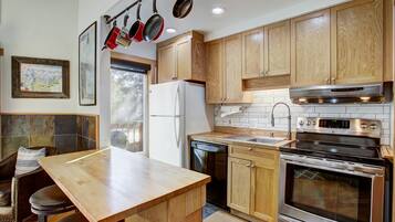 KĂŒhlschrank, Mikrowelle, Ofen, Herdplatte