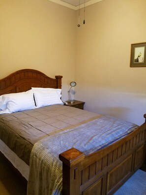 4 habitaciones, escritorio, tabla de planchar con plancha y wifi gratis
