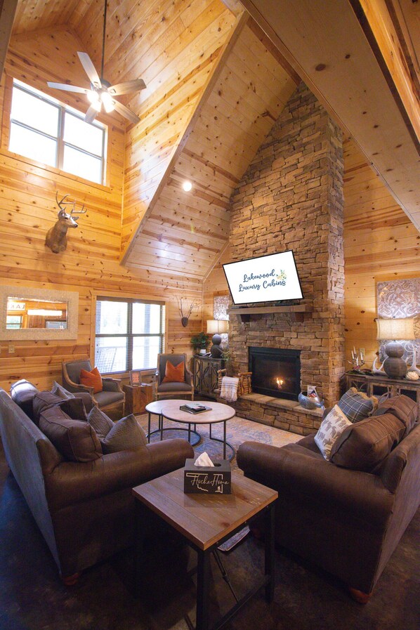 TV, fireplace, video games, table football - HochaHoma Luxury Cabin-Game Room, Hot Tub, Fire Pit, Shuffleboard! (Broken Bow)