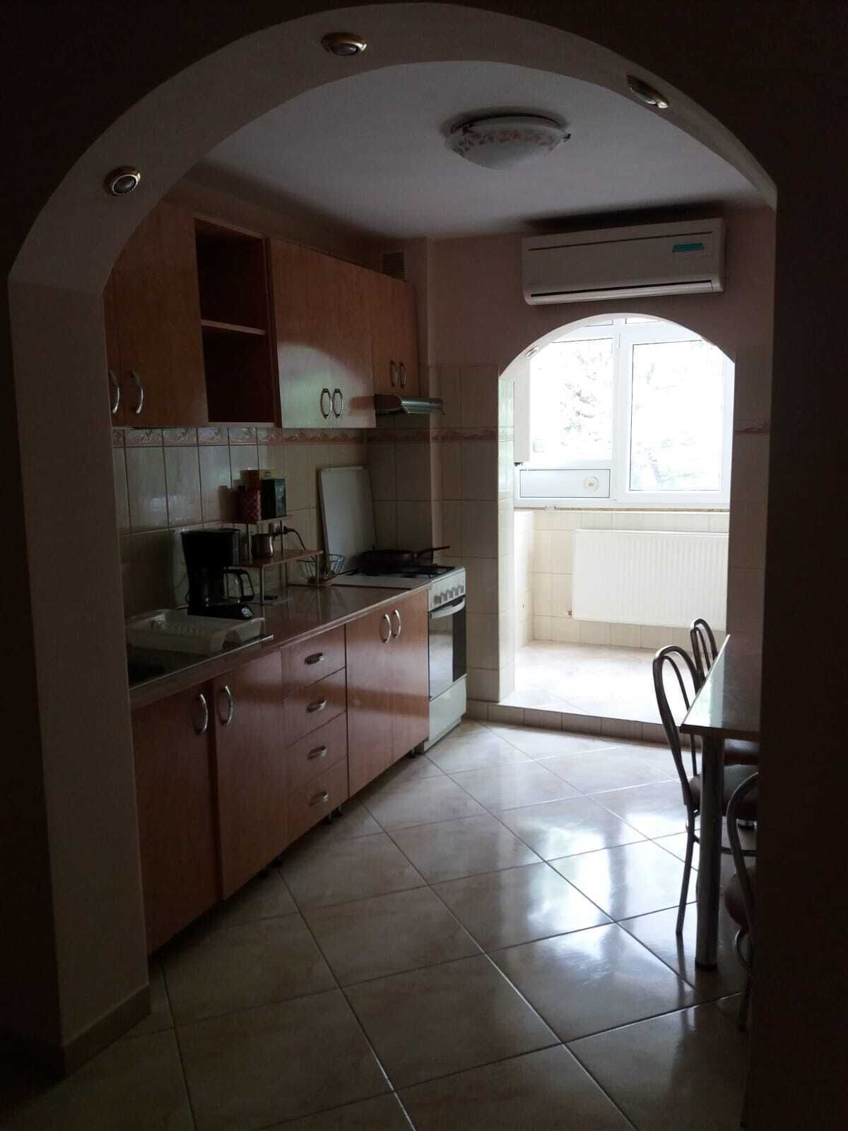 Fridge, oven, stovetop, coffee/tea maker