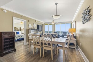 Dining - MVG 610 3 Bedroom 3 Bath Oceanfront (North Myrtle Beach)