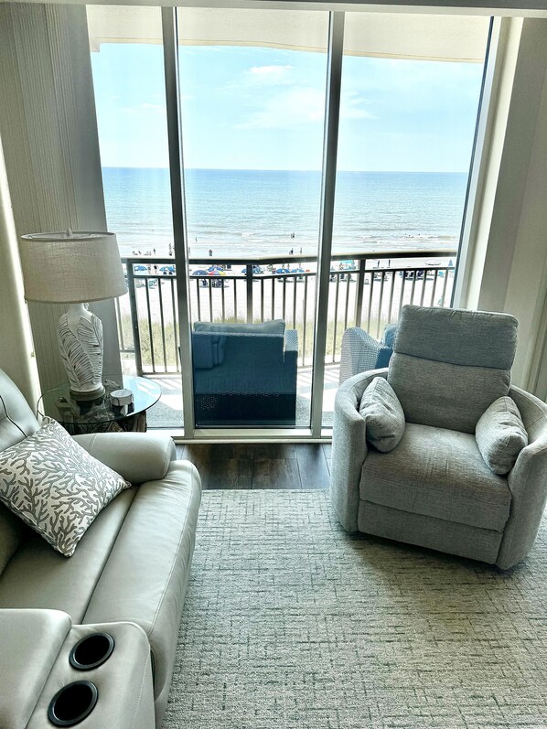 电视、DVD 播放器、书