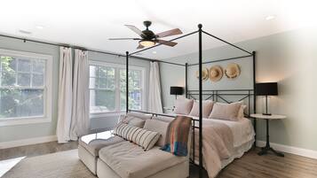 3 bedrooms, desk, iron/ironing board, travel crib