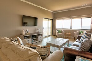 Smart TV, DVD player, books - Top Floor, Amazing Views, Newly Renovated, Highly Rated, Marine Veteran Owned (Hilton Head Island)