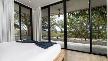 5 habitaciones, tabla de planchar con plancha y cuna de viaje