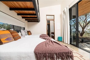 5 habitaciones, tabla de planchar con plancha y cuna de viaje 