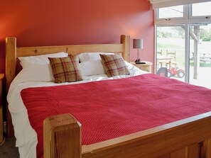 4 bedrooms, free WiFi, bed sheets - Kinnelhook Holiday Cottage (Lochmaben, near Lockerbie)