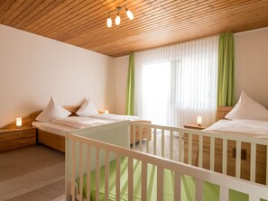 2 habitaciones, cuna de viaje y wifi gratis 