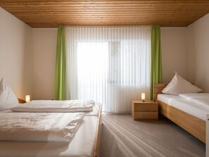 2 Schlafzimmer, Reisekinderbett, kostenloses WLAN