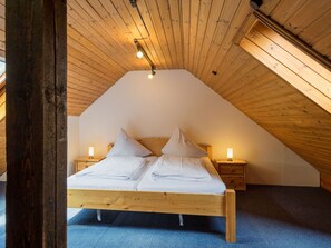 5 chambres, fer et planche à repasser, lit parapluie, Wi-Fi gratuit