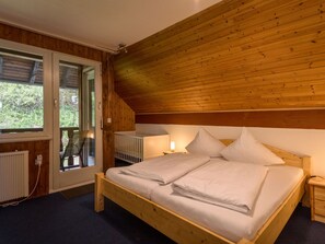 5 Schlafzimmer, Bügeleisen/Bügelbrett, Reisekinderbett, kostenloses WLAN