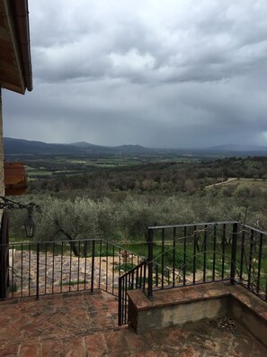 Property grounds - Agriturismo Campo al Crognolo. (Sassofortino)