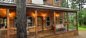 Cozy 3 bedroom cabin close to state park with hot tub and outdoor fireplace!