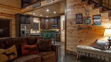 Una Smart TV, una chimenea, un reproductor de DVD