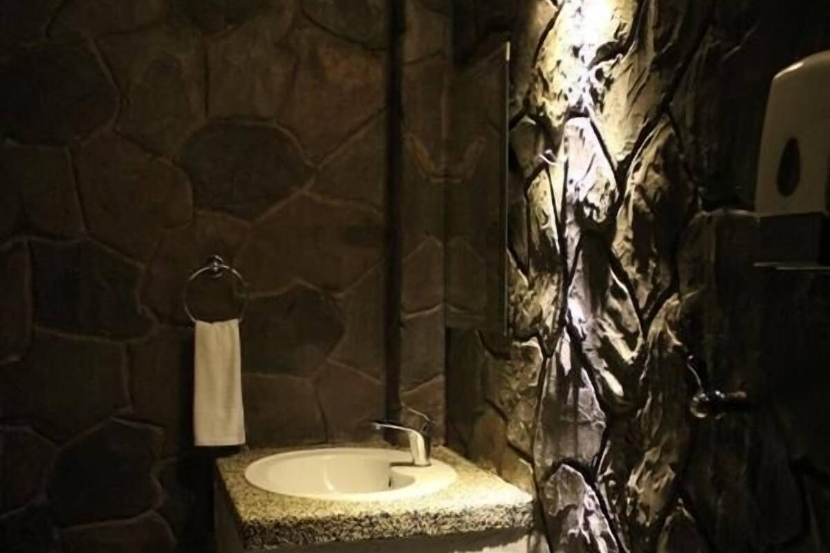 Bathroom sink