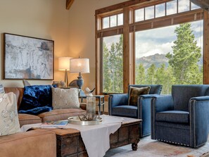 TV, fireplace, video games, stereo - Big Sky Vacation Rentals: Cowboy Suite 3C (Big Sky)