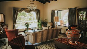 A room with a bar area, a chandelier, a large vase, and a view of the outdoors. - Rancho el Parral in Valle de Guadalupe Surrounded by nature (Ensenada)