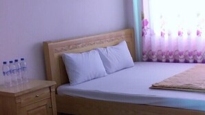 Unclassified image, 4 of 7, button - Son Dong Hotel (Van Don)