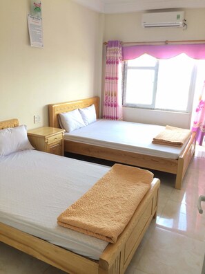 Quadruple Room - Son Dong Hotel (Van Don)