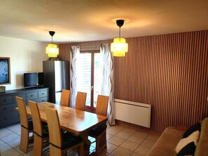 Interior - Chalet, 150m from resort center, view mountain, swimming pool, sauna, parking, tv, ski locker, 43m² (Agnières-en-Dévoluy)