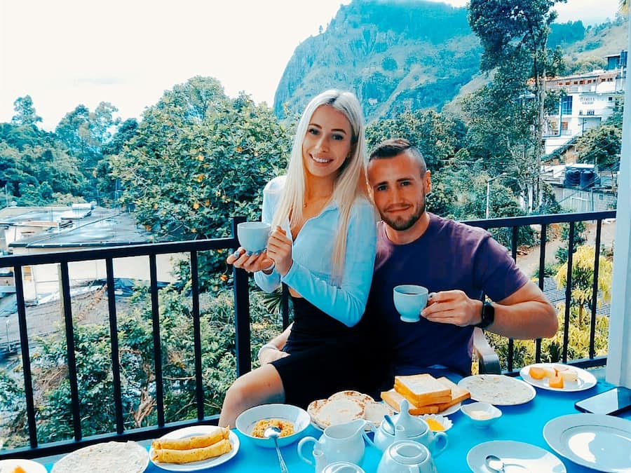 Se ofrece un desayuno completo todos los días (por un coste adicional)