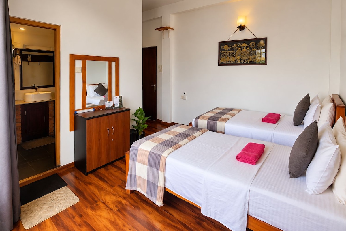 Superior Twin Room | Minibar, desk, laptop workspace, soundproofing