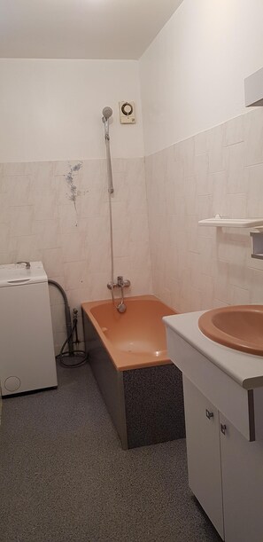 Bathtub, hair dryer, towels, soap