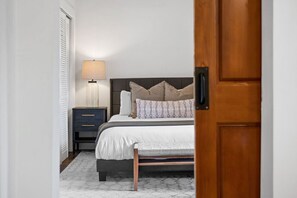 4 Schlafzimmer, Schreibtisch, Bügeleisen/Bügelbrett, kostenloses WLAN