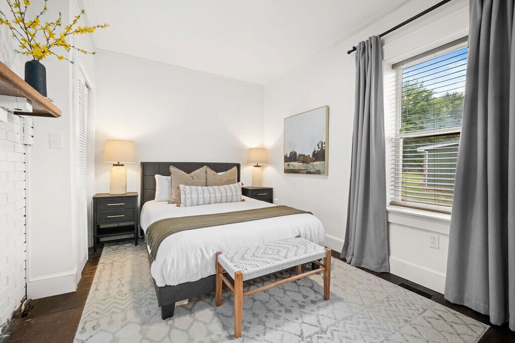 4 bedrooms, desk, iron/ironing board, free WiFi
