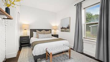 4 bedrooms, desk, iron/ironing board, free WiFi