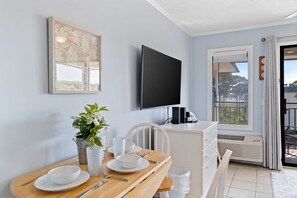 Interior - Beautiful Ocean View - Walk to Coligny (Hilton Head Island)