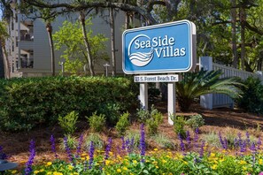 Property grounds - Beautiful Ocean View - Walk to Coligny (Hilton Head Island)