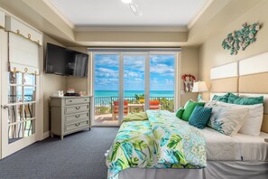 9 Schlafzimmer, Zimmersafe, Schreibtisch, Bügeleisen/Bügelbrett
