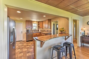 Coffee/tea maker - Waterfront Home ~ 6 Mi to Olympic National Park! (Port Angeles)