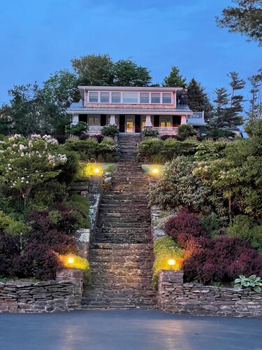 BullFrog cottage, Harveys Lake, PA - Spectacular lakefront presence and view!