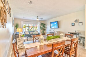 Dining - Remodeled  home, shared pool & 5 MIN WALK TO BEACH (Miramar Beach)