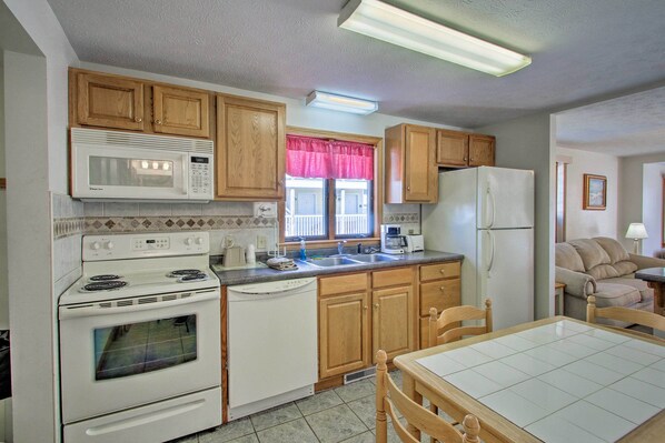 Full-sized fridge, microwave, stovetop, dishwasher