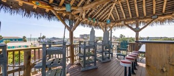 Pet-friendly home located near Seawall.