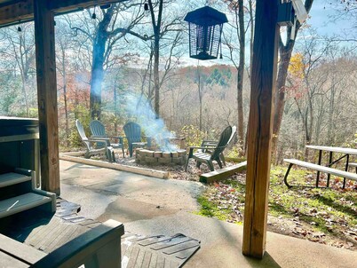Hidden Gem in the woods with hot tub 