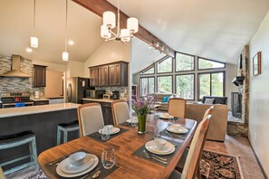 Dining - Flagstaff Home w/ Back Deck - 5 Mi to Downtown (Flagstaff)