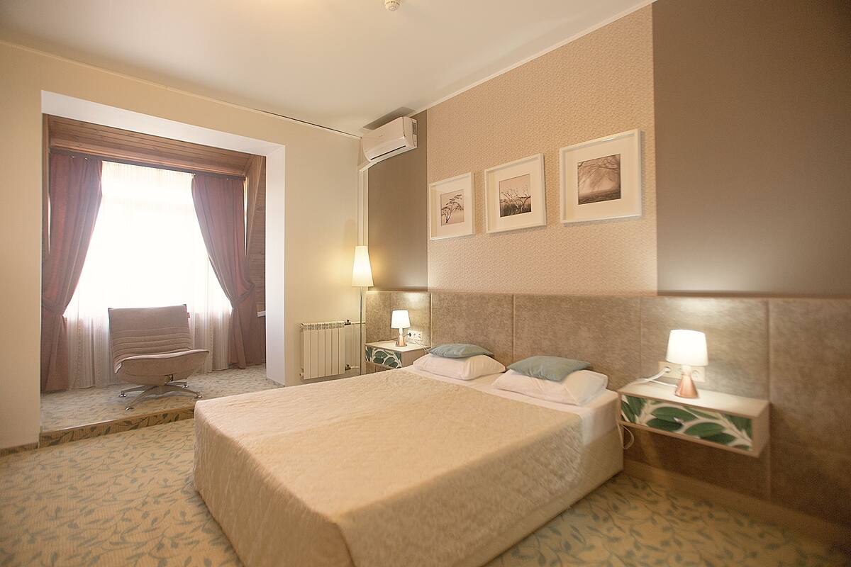 Egyptian cotton sheets, premium bedding, soundproofing